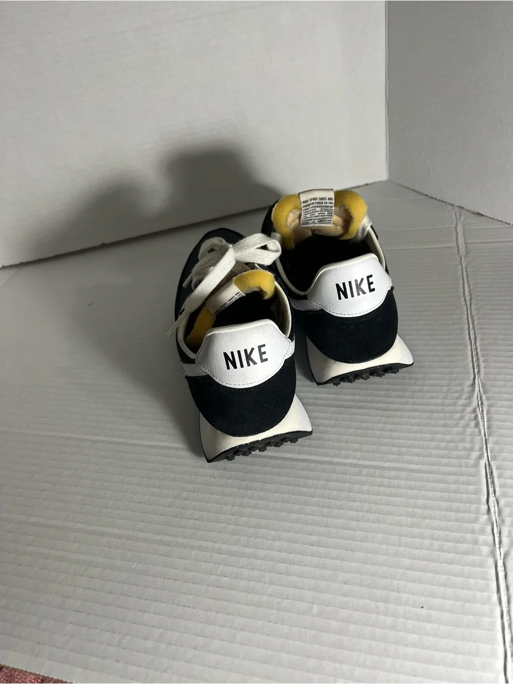 Nike Waffle Trainer size 5 1/2 youth good condition